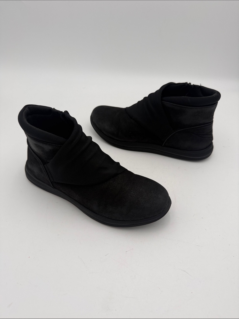 Clarks  Black Slip-On Chukka Boots 7.5  leather suede casual office retro fall